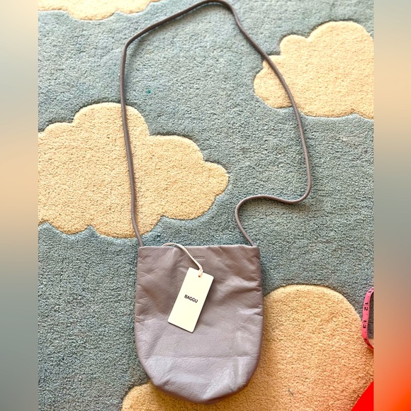 New with tags Baggu soft leather crossbody pouch lilac - Picture 1 of 5